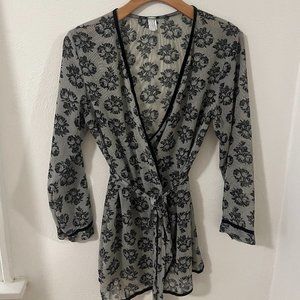 Jessica Simpson Robe - Rose pattern with velvet detail - Medium